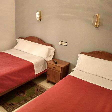 Hostal Gaudi Madrid Extérieur photo